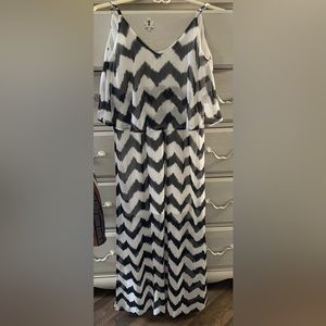 Drape front chevron Maxi dress-Med